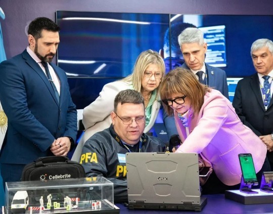 Bullrich presentó el sistema para desbloquear celulares en casos de alto impacto