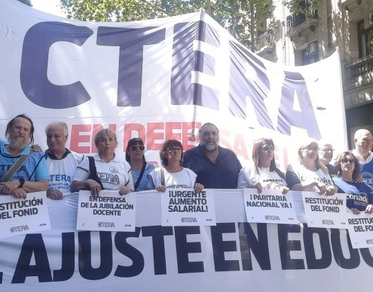 Paro docente: En repudio a la reforma laboral, la CTERA se moviliza