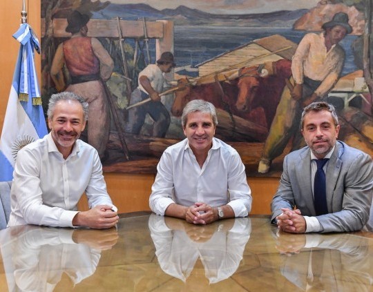 Caputo minimizó la polémica por los créditos del Banco Nación: “No hay nada ilegal”