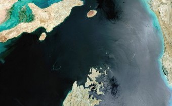 Estrecho de Ormuz: Irán atacó y secuestró tres barcos cargueros 