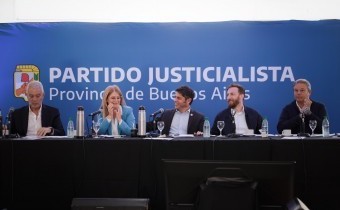 Con el faltazo de Máximo, Kicillof asumió la conducción del PJ bonaerense