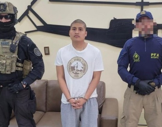 Llega a la Argentina Pequeño J, el principal acusado del triple crimen de Florencio Varela