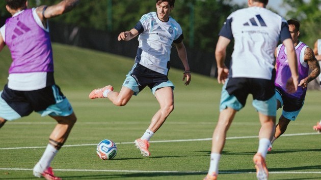 Balerdi sufrió un desgarro y quedó afuera del Mundial con la Selección argentina