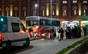 Un colectivo perdió el control frente a la rambla de Mar del Plata: Un muerto