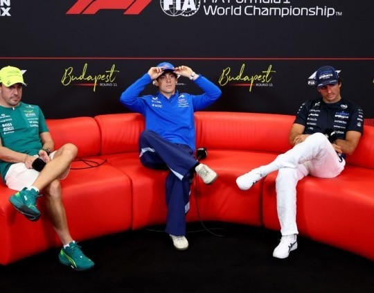 “Es una vergüenza”: Colapinto cuestionó la organización por juntarlo con Sainz y Alonso
