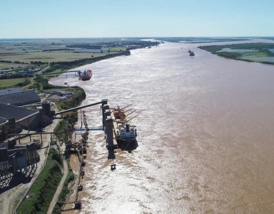 Conflicto en puertos: el Gobierno acordó con los prácticos una rebaja y se levantó el paro