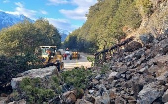 Corte total en la Ruta 40 en Río Negro por desprendimiento de rocas y tierra